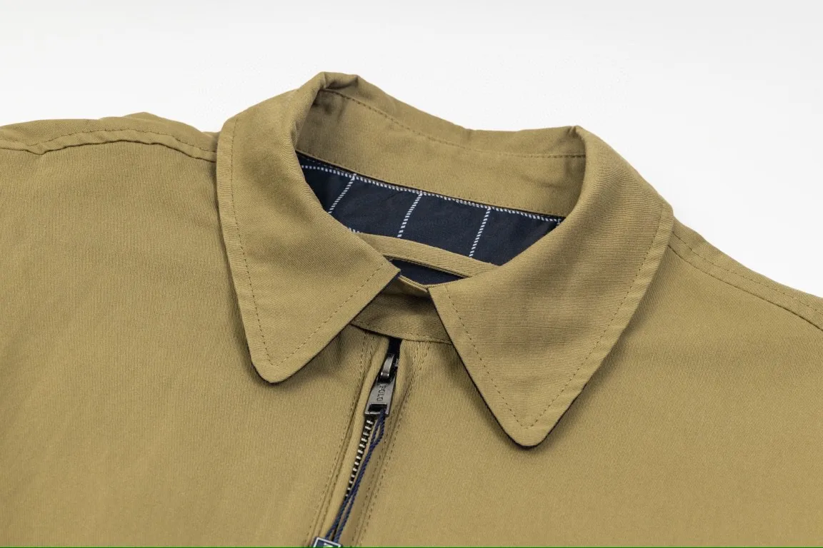 🅿️350 Ralph Lauren's new 24ss classic embroidered logo lapel executive zipper jacket for both men and women. 1️⃣Selected from high-quality original developed pure cotton fabric, with customized plaid lining inside, the overall wearing effect is very soft and comfortable. 2️⃣The workmanship details are perfectly controlled, with exquisite small logo embroidery on the chest, and the unique design style of splicing technology is used in the dropped shoulder position to highlight your personality! The version is simple but not simple! 3️⃣ Complete with tag accessories, unisex design, and a very versatile jacket for men and women!  Color: black, navy blue, khaki Size: S, M, L, XL